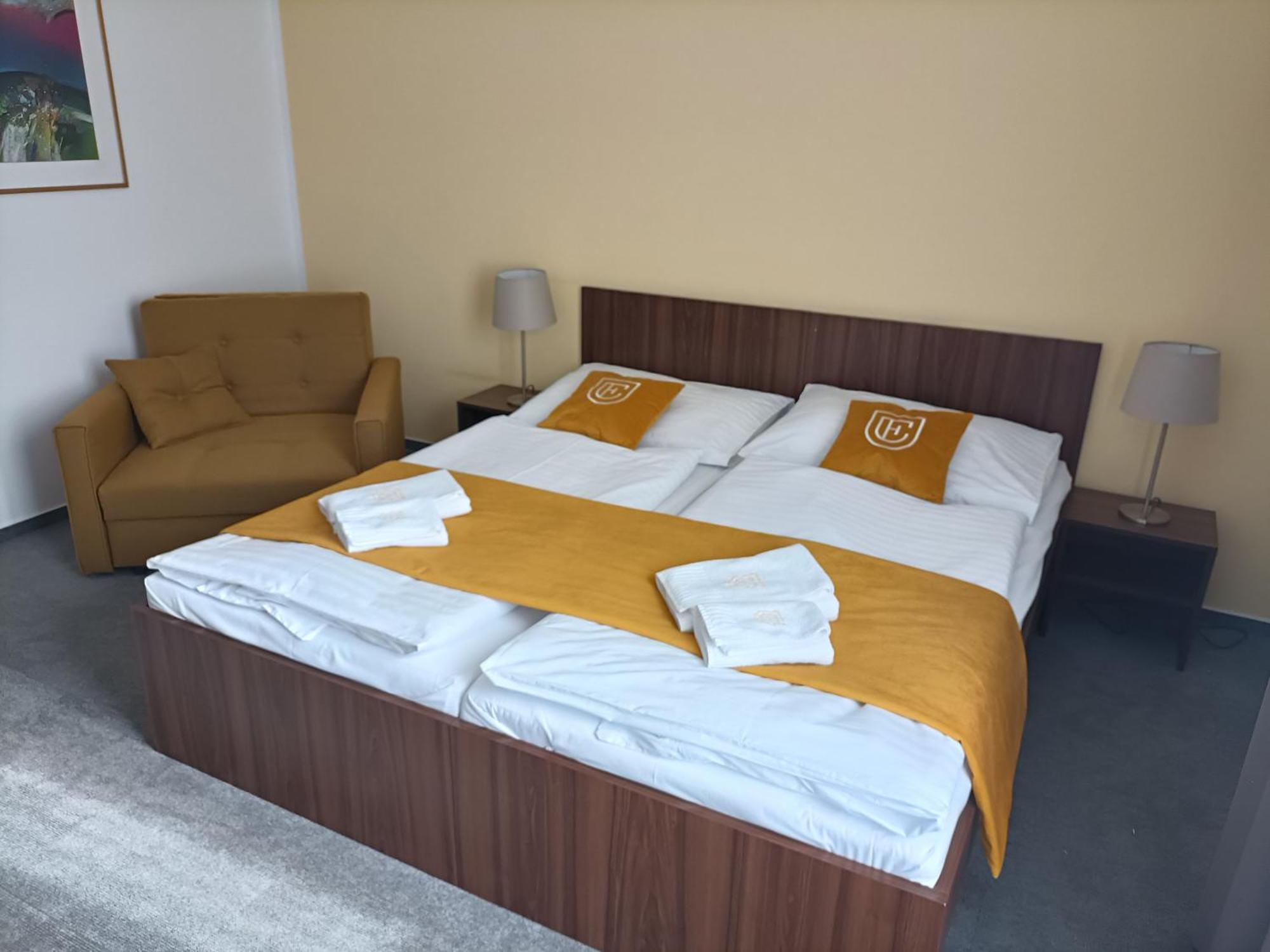 Hotel Eminent Stupava Exterior photo