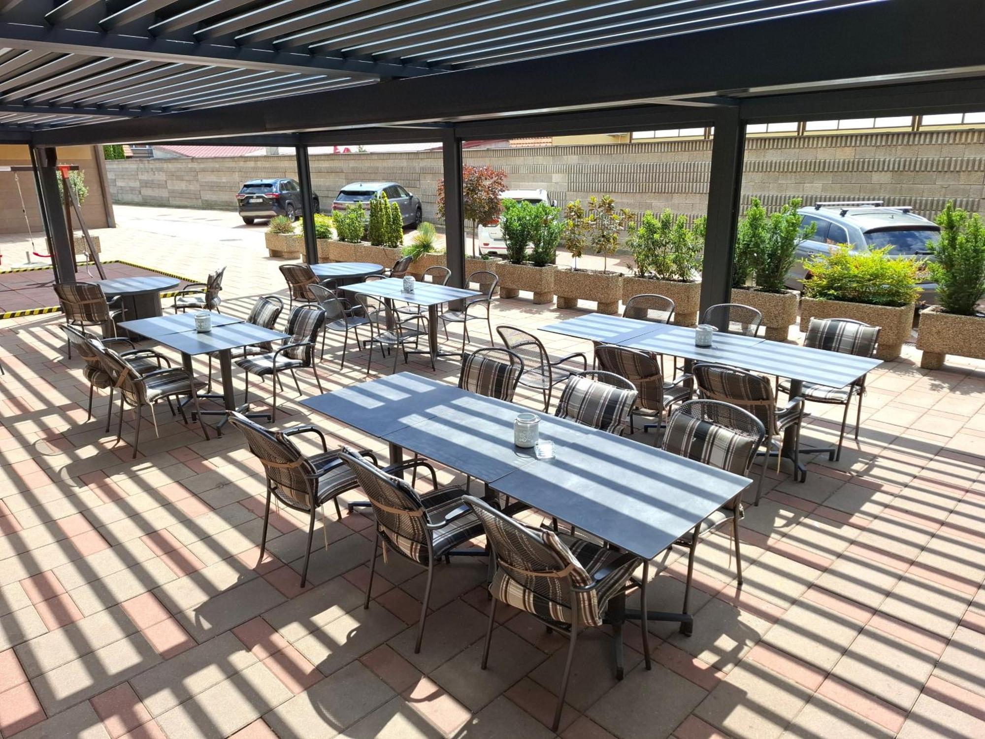 Hotel Eminent Stupava Exterior photo